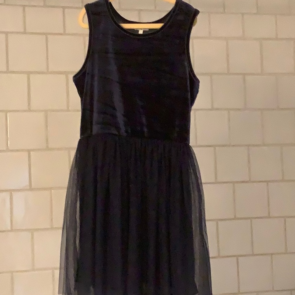 This is a splendid dress. This was never worn!